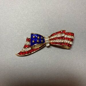Patriotic American flag rhinestone pin brooch